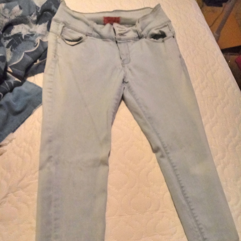 BUTT LIFTING JEANS!! VERY FLATTERING!!
